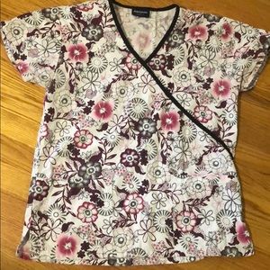 Absolute size small scrub top